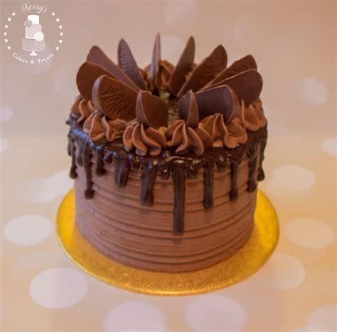 Delicious Terry's Chocolate Orange drip cake | Drip cakes, Terrys ...