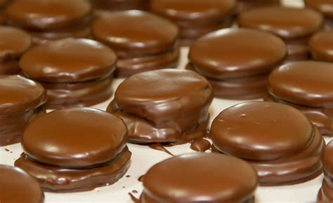 Havana-style Chocolate Alfajores Cookies - I Need Medic | Recipe ...