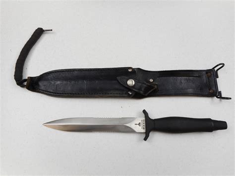 GERBER SERRATED DOUBLE EDGED DAGGER WITH SHEATH