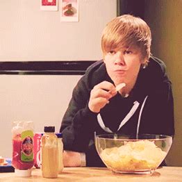 justin bieber eating chips gif | WiffleGif