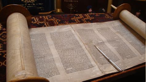 Worship Services: Blessings for Reading the Torah | Reform Judaism