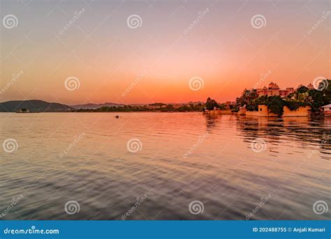 Sunset View at Lake Pichola from Ambrai Ghat at Udaipur, Rajasthan ...