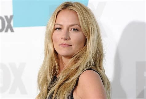 ‘Lincoln Lawyer’: Becki Newton Cast, Replacing Kiele Sanchez — Netflix ...