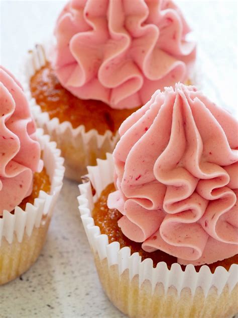 Free Images : cupcake, buttercream, icing, food, pink, dessert, cake decorating, sweetness ...