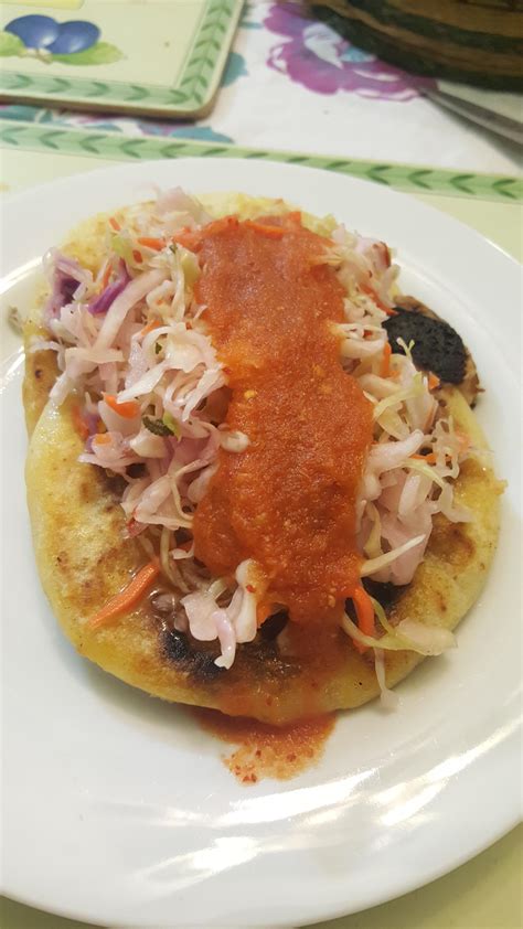 [Homemade] pupusas revueltas con curtido y salsa ("everything" pupusas ...