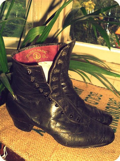 Vintage Vixen: Get On Your Boots