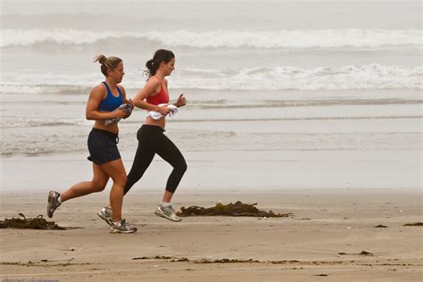 File:Female joggers on foggy Morro Strand State Beach.jpg - Wikimedia ...