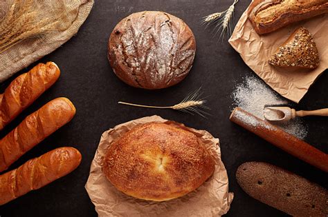 Irisan Roti Dan Roti Yang Berbeda Spikelet Gandum Latar Belakang Makanan Papan Pemotong Vintage ...