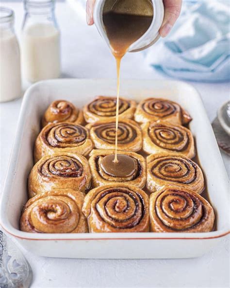 Vegan Sticky Cinnamon Buns (with maple glaze) - Rainbow Nourishments