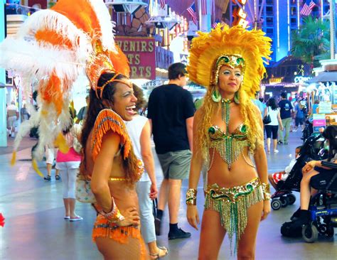 Ladies on Fremont Street - Las Vegas | Matthew Straubmuller | Flickr
