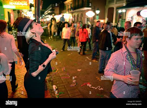 woman flashing bourbon street mardi gras new orleans Stock Photo ...