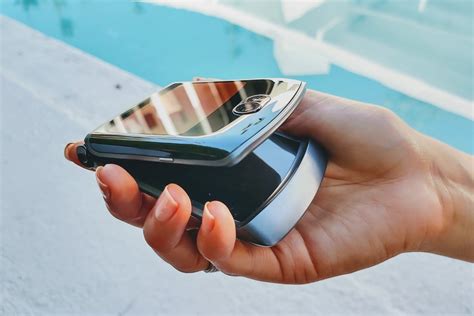 The hot new Motorola Razr 5G gets an official US release date and loads ...