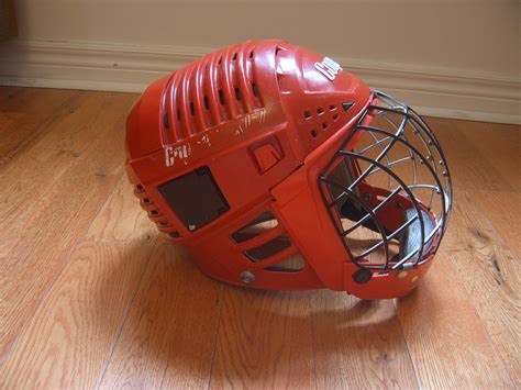 Hockey Helmet-Vintage Excellent Condition Cooper XL7 Red Helmet Bauer ...