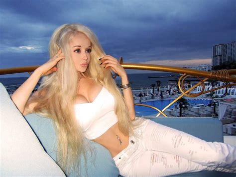 27 Surreal Photos Of Valeria Lukyanova, The Human Barbie Doll