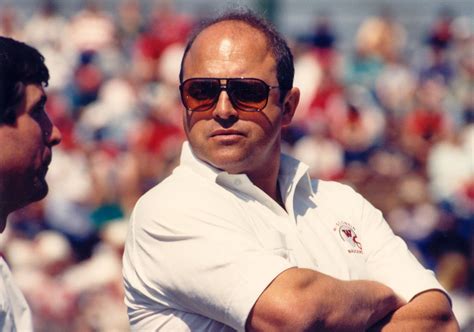 Barry Alvarez began his head coaching career at Wisconsin in 1990 ...