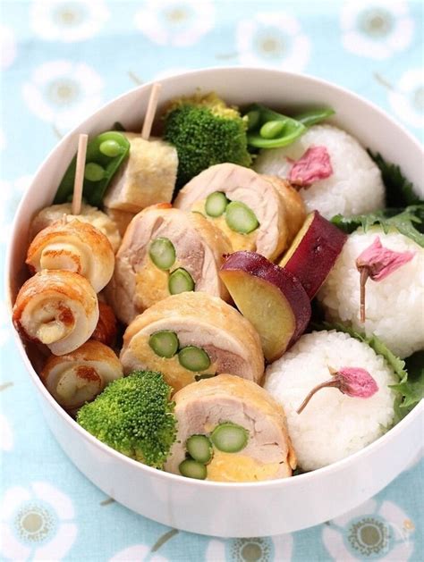 お花見にぴったりのお弁当レシピ15選｜春らしさ満開！主食からデザートまで | レシピサイトNadia