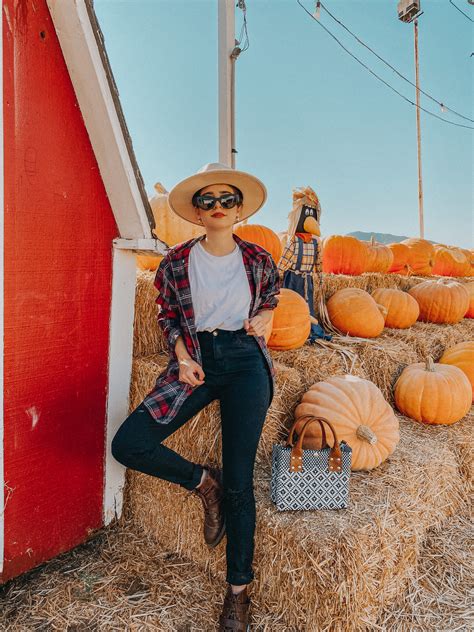 5 Pumpkin Patch Outfit Ideas to try this Fall - Palm Trees & Pellegrino