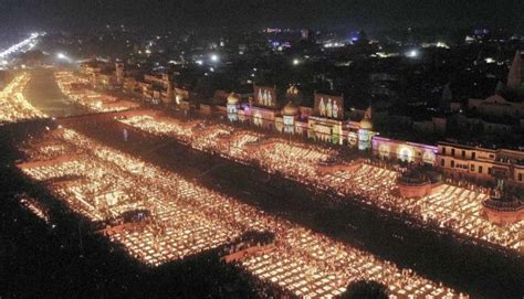 Dazzling Diyas: Record 22 Lakh Earthen Lamps Lit In Ayodhya On Diwali Eve - odishabytes