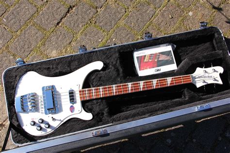 rickenbacker-4003-2013-SNOGLO white | Rickenbacker bass, Bass guitar, Bass