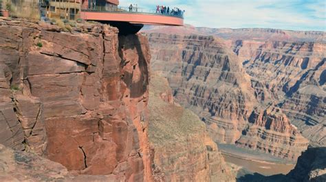 Man dies after falling off Grand Canyon Skywalk