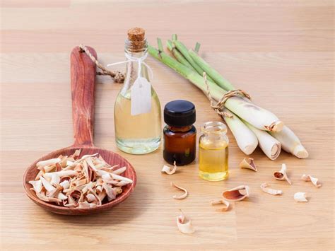 Lemongrass essential oil for alternative therapy 2272592 Stock Photo at Vecteezy