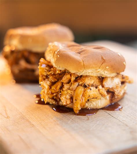 SMOKED PULLED BBQ CHICKEN SANDWICH : r/Sandwiches