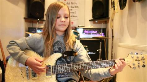 5 Main Criteria to Check When Comparing the Best Guitars for Kids