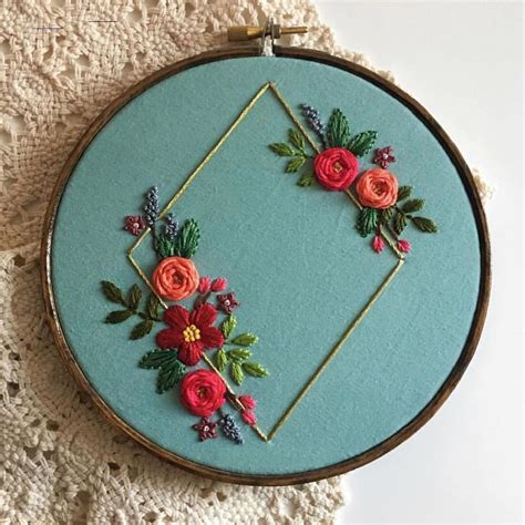 Pin by Maike van Wezel on embroidery in 2020 | Flower embroidery designs, Embroidery hoop decor ...