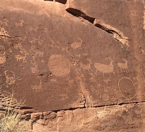 Petroglyphs seen on a hike in Utah : pics