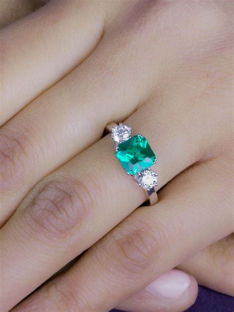 Buy The Exceptional Royal Emerald Green Ring