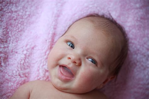 File:A smiling baby.jpg - Wikimedia Commons