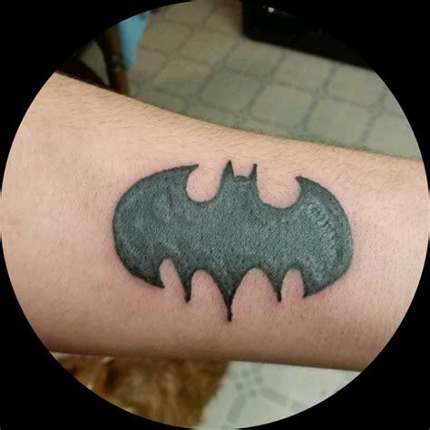 Top 80+ imagen batman logo tattoo - Abzlocal.mx