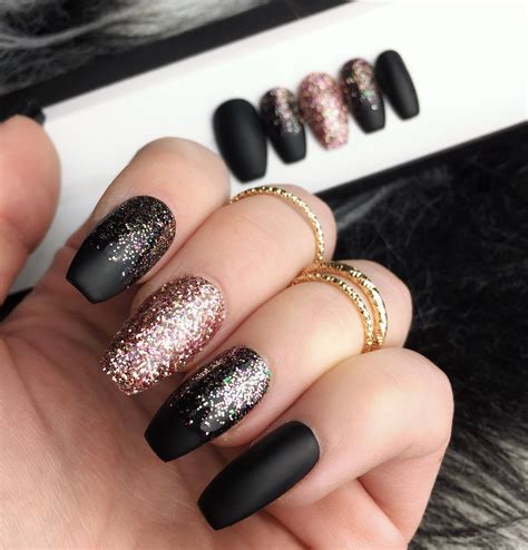 +34 Top Black And Gold Glitter Nails | Gold glitter nails, Fashion nails, Rose gold nails