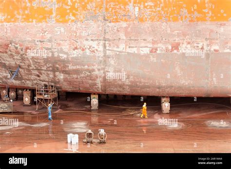 Refurbishment at Dubai Dry Docks (UAE Stock Photo - Alamy