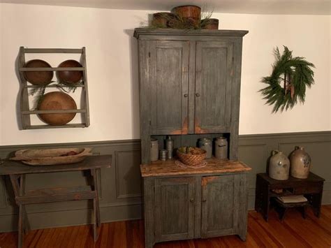 Pin by Shari Michener on PRIMITIVE - COUNTRY - COLONIAL | Rustic log decor, Log decor, Rustic ...