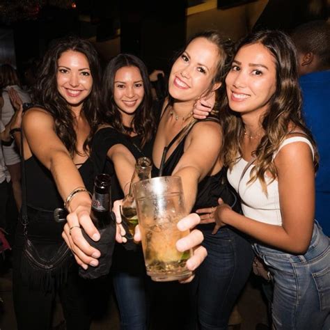 Best Places To Meet Girls In Honolulu & Dating Guide - WorldDatingGuides