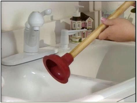 Unclogging A Bathtub With A Plunger • Bathtub Ideas