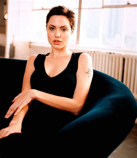 Angelina Jolie by Naomi Kaltman, 1998 | Angelina jolie hair, Angelina jolie short hair, Angelina ...
