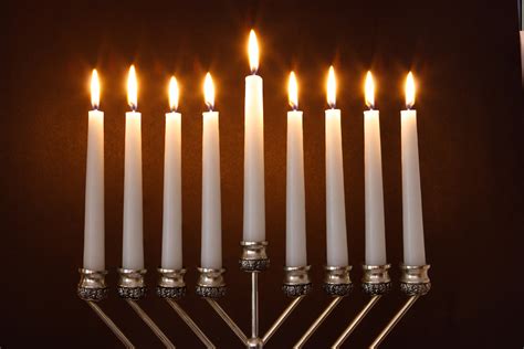 What is the Difference Between a Hanukiah and a Menorah? » Hanukkah Fun