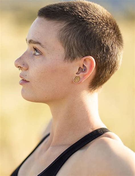 Buzzcut Babe | Buzzed hair women, Super short hair, Buzzed hair