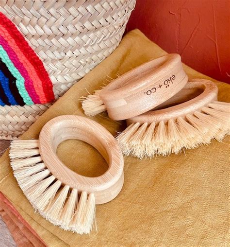 Kitchen Oval Ring Wooden Brush — Reduce & Reuse Refillery