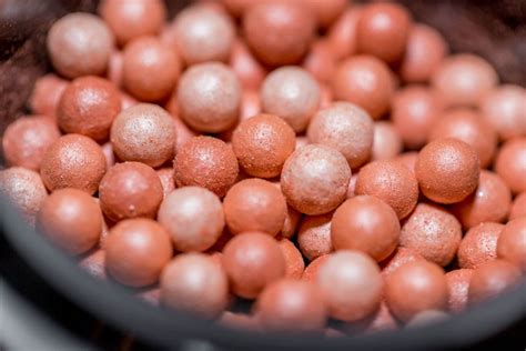Bronze blush balls - Creative Commons Bilder