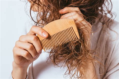 Comb vs. Brush: When To Use And Why They're Important - iRESTORE Laser – iRESTORE Hair Growth System