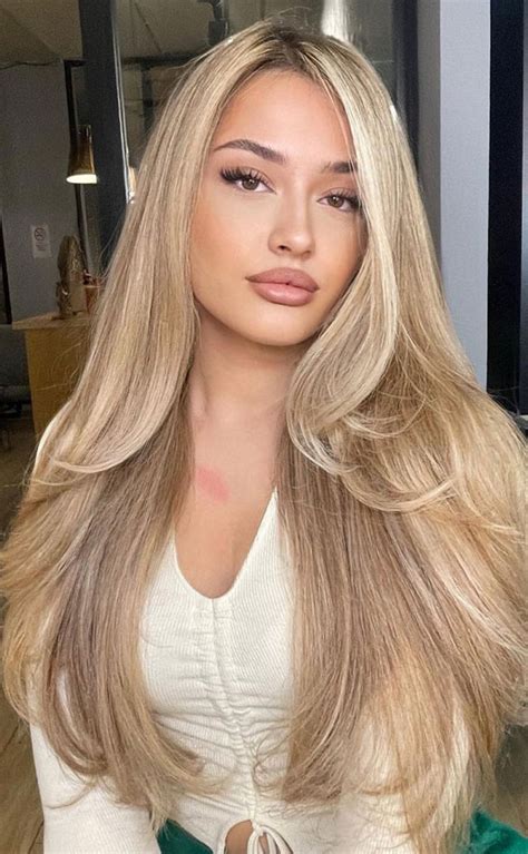 30+ Hair Colour Trends To Try in 2023 : Champagne Blonde Balayage