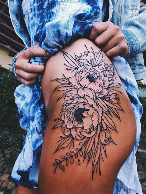 Beautiful feminine tattoo, flowers, side | Floral thigh tattoos, Hip ...