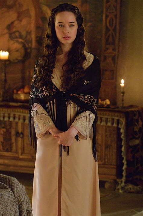 Lady Lola - Reign Season 2 Episode 9 - TV Fanatic