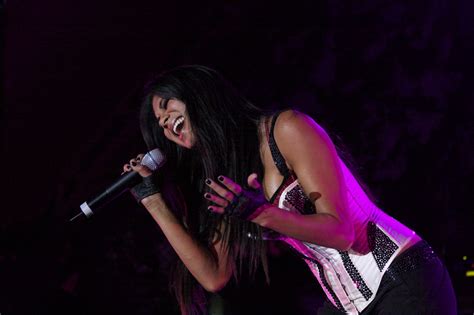 Nicole Scherzinger sings her heart out for the troops | Flickr