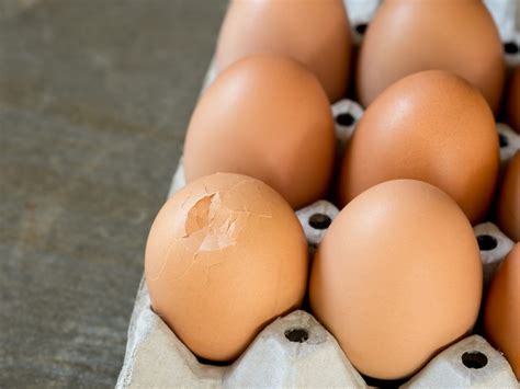 10 mistakes you're likely making when cracking eggs