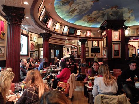 An insider’s guide to: The Hard Rock Cafe Rome - Testaccina