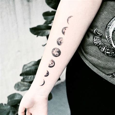 19 Moon Tattoos That Are Actually Works Of Art | Trendy tattoos, New ...